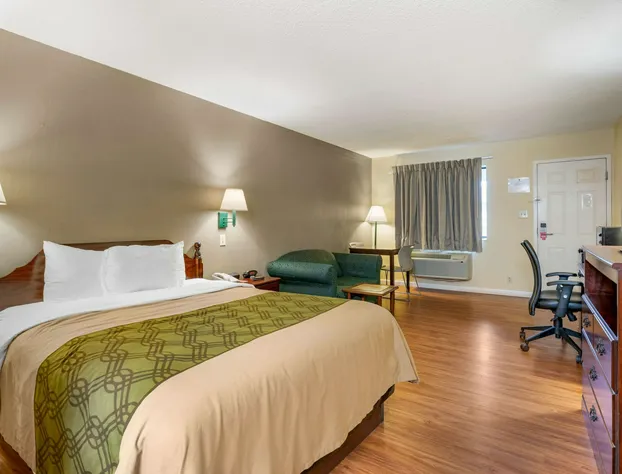 Econo Lodge Inn & Suites Southeast hotel detail image 3