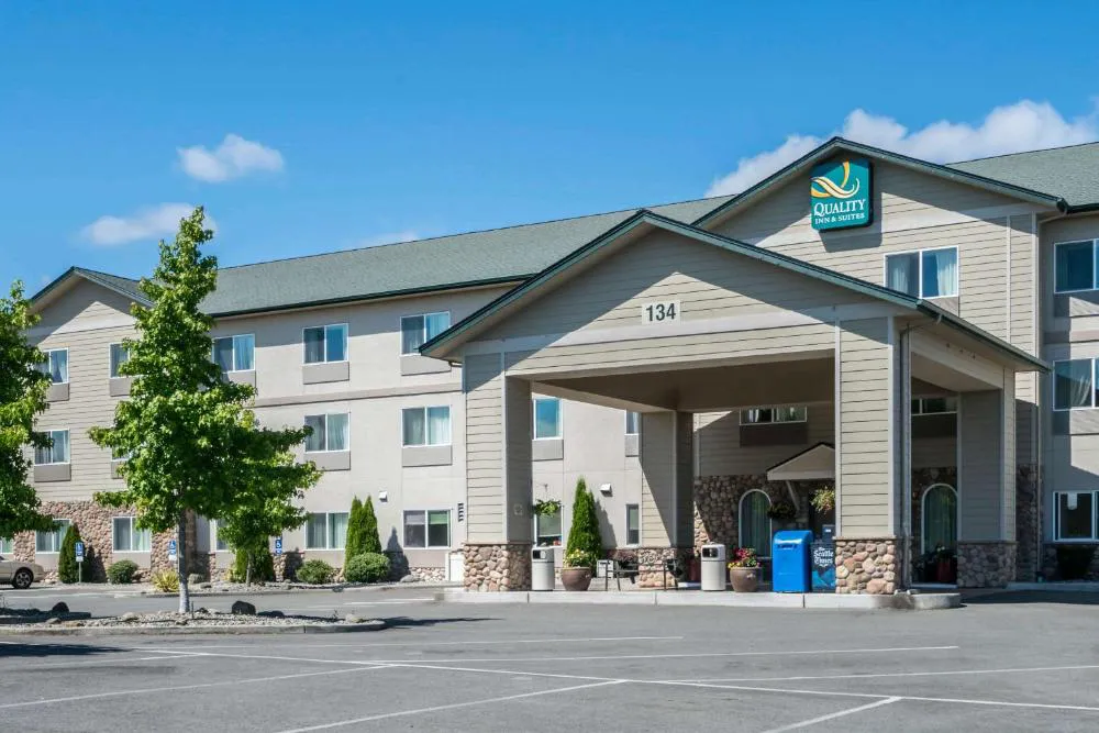 Quality Inn & Suites Sequim at Olympic National Park hotel hero