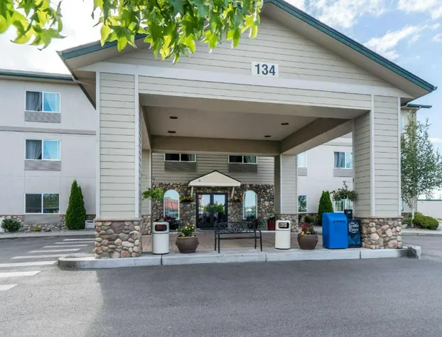 Quality Inn & Suites Sequim at Olympic National Park hotel detail image 3