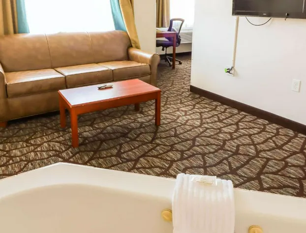 Quality Inn & Suites Sequim at Olympic National Park hotel detail image 4