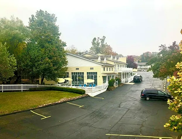 Honeysuckle Inn & Conference Center hotel detail image 2