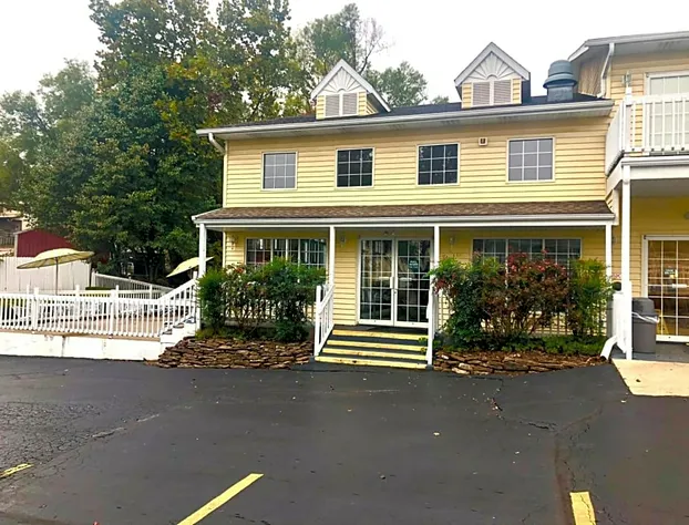 Honeysuckle Inn & Conference Center hotel detail image 3