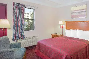 Days Inn by Wyndham Tallahassee University Center hotel detail image 4