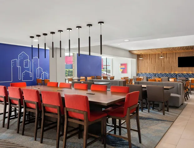 Holiday Inn Express Atlanta Airport - North by IHG hotel detail image 2