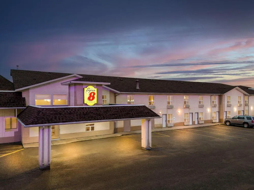 Super 8 by Wyndham Meadow Lake hotel hero