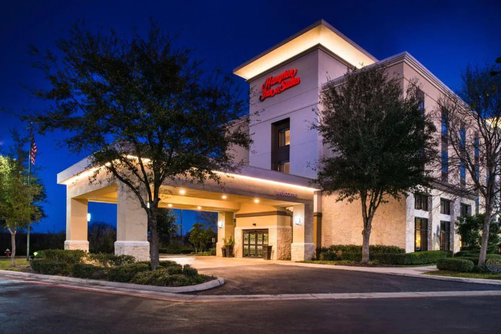 Hampton Inn & Suites Schertz hotel hero