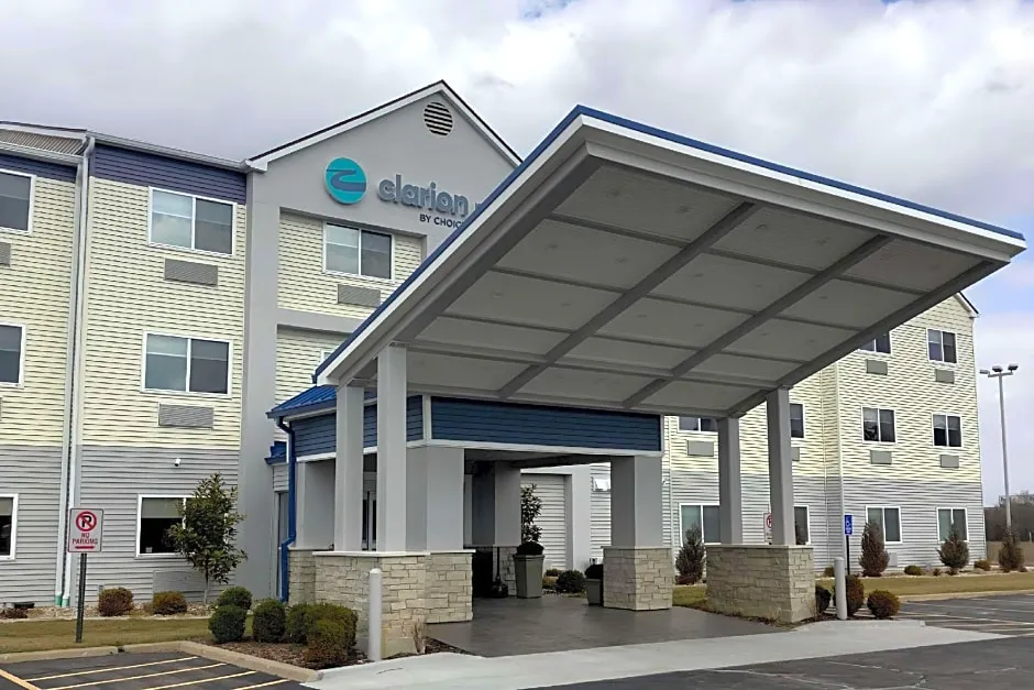 Clarion Pointe Mattoon Near University hotel hero