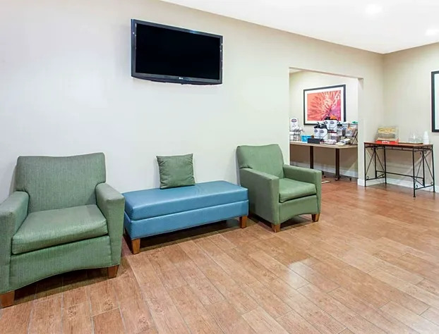 Clarion Pointe Mattoon Near University hotel detail image 1