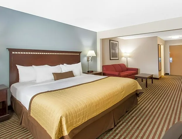 Clarion Pointe Mattoon Near University hotel detail image 4