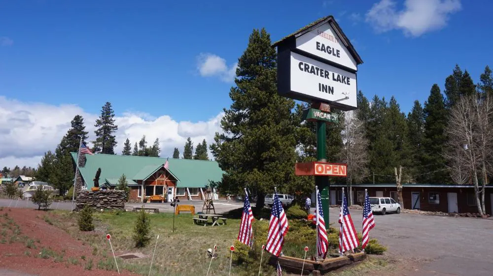 Eagle Crater Lake Inn hotel hero