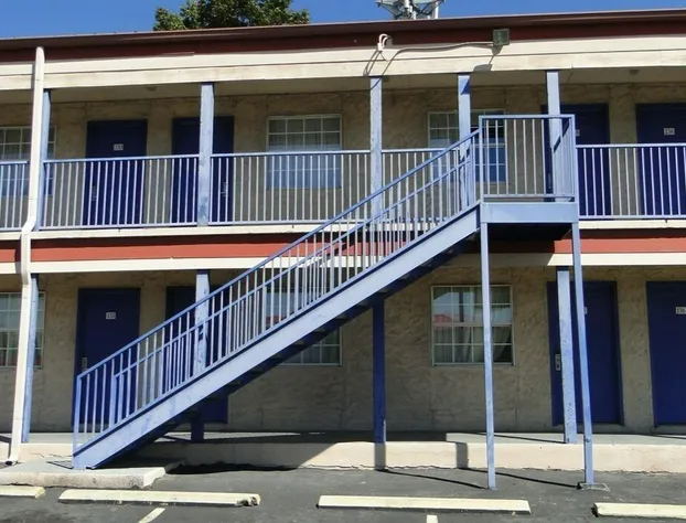 Deluxe Inn hotel detail image 3