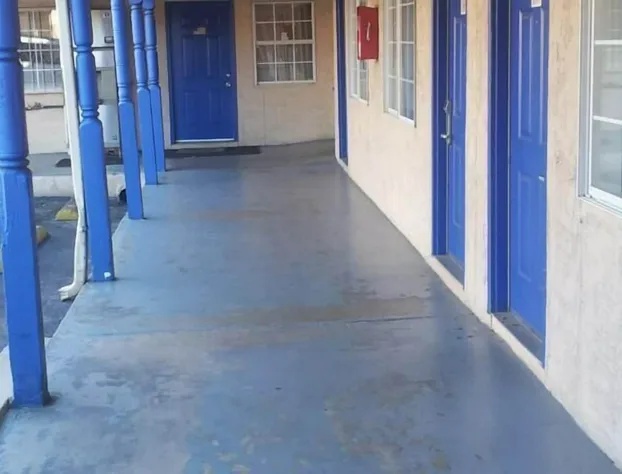 Deluxe Inn hotel detail image 4