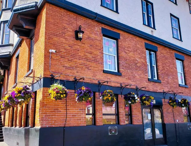 James Bay Inn Hotel & Suites hotel detail image 1