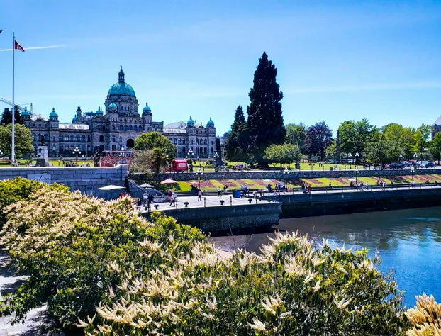 James Bay Inn Hotel & Suites hotel detail image 4