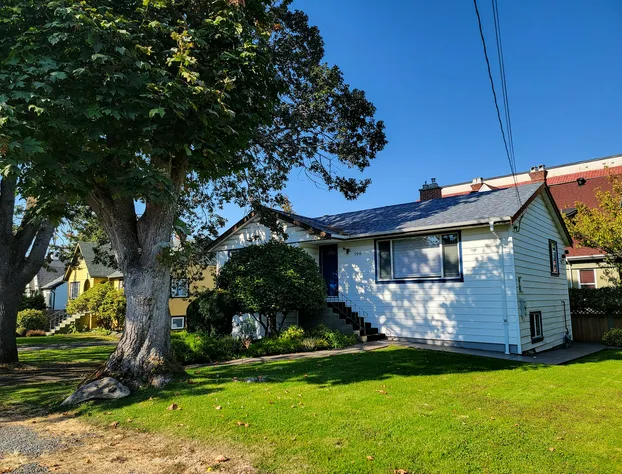 James Bay Inn Hotel & Suites hotel detail image 1