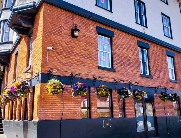 James Bay Inn Hotel & Suites hotel detail image 4