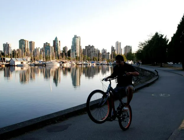 Rosellen Suites At Stanley Park hotel detail image 3