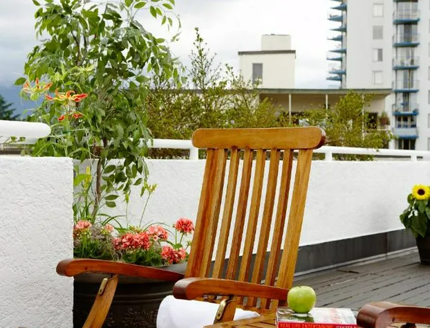 Rosellen Suites At Stanley Park hotel detail image 1