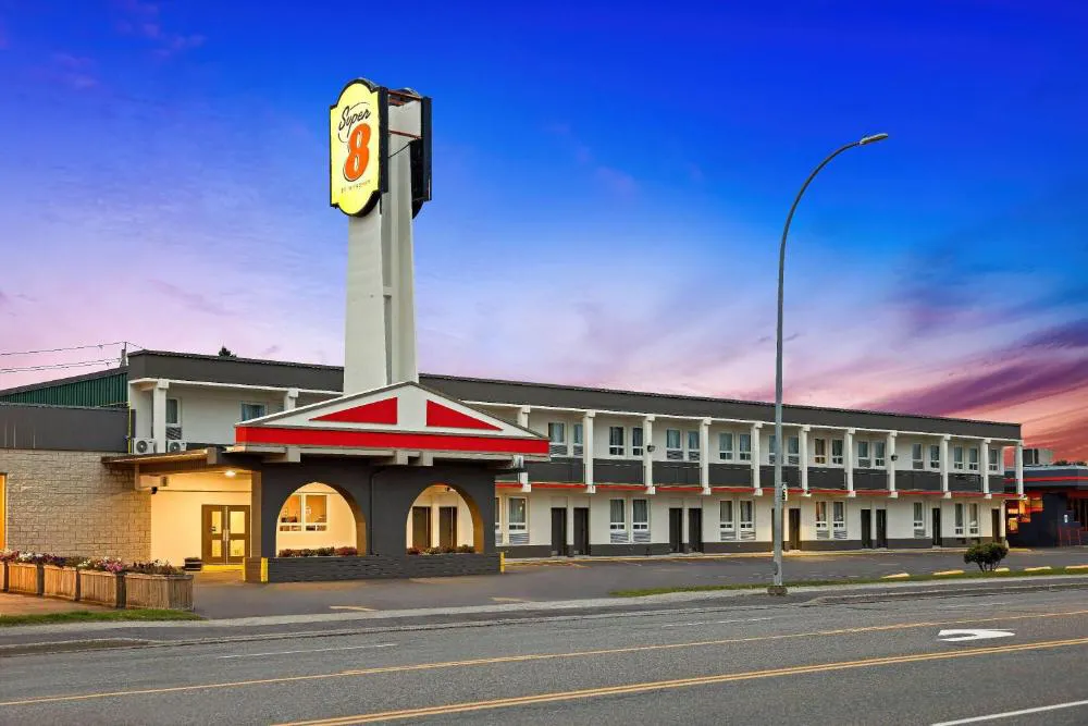 Super 8 by Wyndham Thunder Bay hotel hero