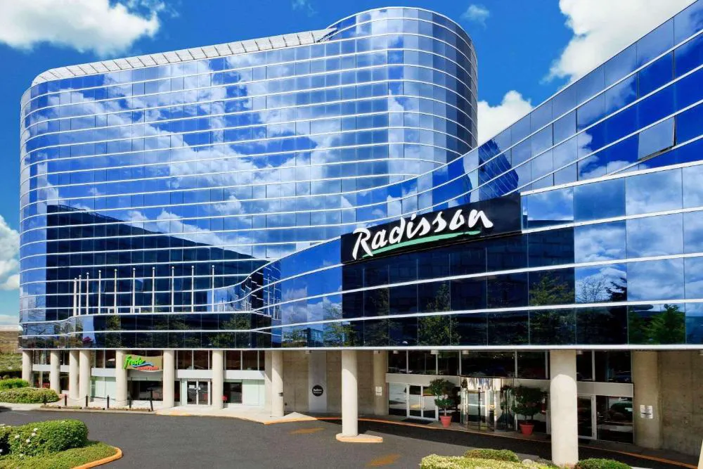 Radisson Hotel Vancouver Airport hotel hero