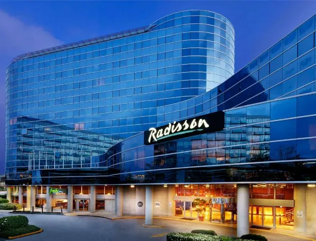 Radisson Hotel Vancouver Airport hotel detail image 1