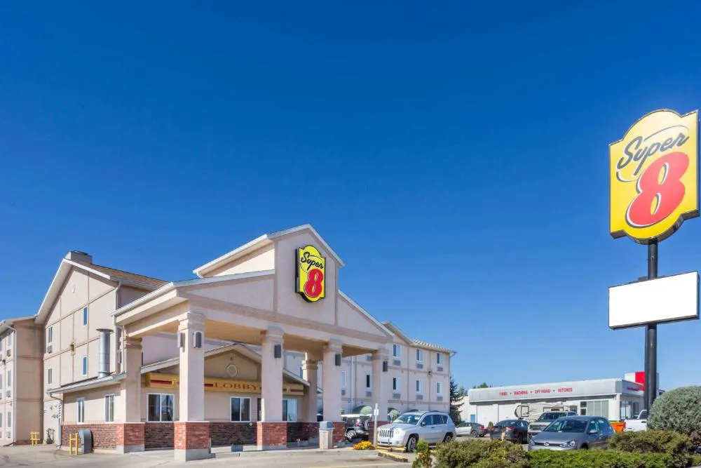 Super 8 by Wyndham Moose Jaw SK hotel hero