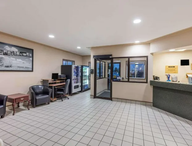 Super 8 by Wyndham Moose Jaw SK hotel detail image 3