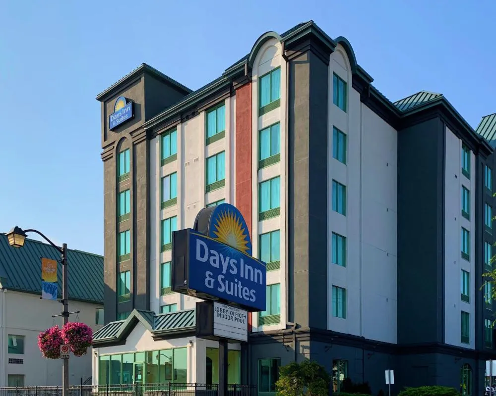 Days Inn & Suites by Wyndham Niagara Falls Centre St. By the Falls hotel hero