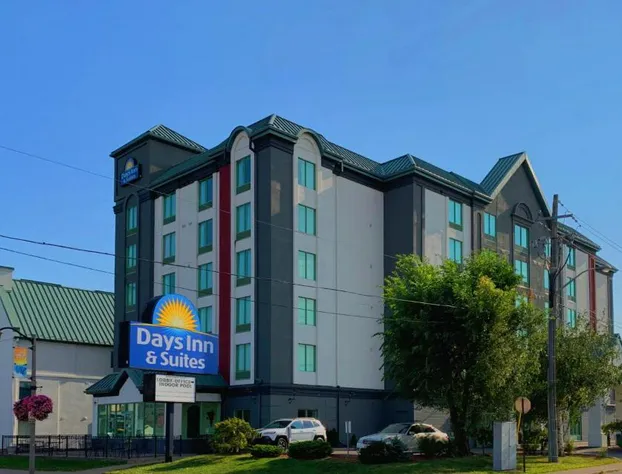 Days Inn & Suites by Wyndham Niagara Falls Centre St. By the Falls hotel detail image 1