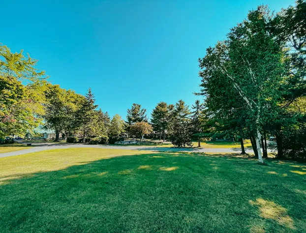 Super 8 by Wyndham Gananoque/Country Squire Resort hotel detail image 3