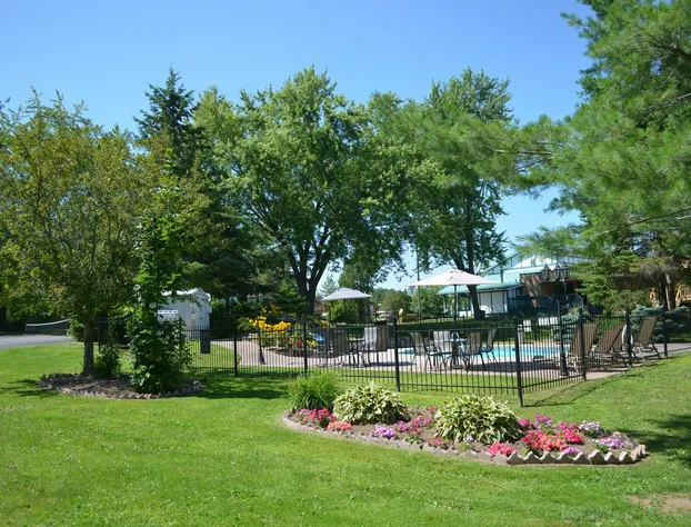 Super 8 by Wyndham Gananoque/Country Squire Resort hotel detail image 4