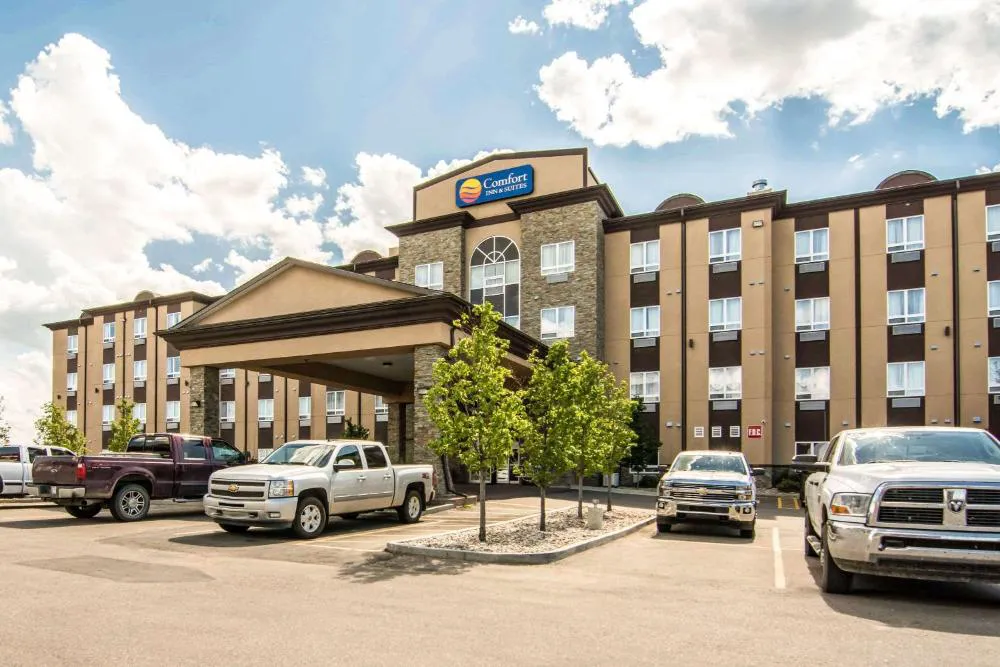 Comfort Inn & Suites hotel hero