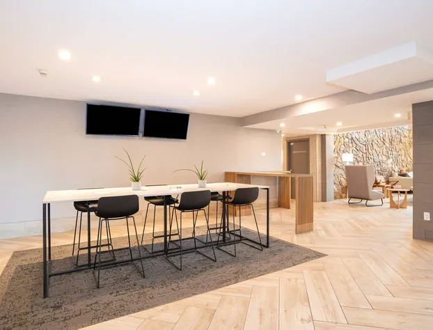 Sandman Hotel Calgary Airport hotel detail image 2