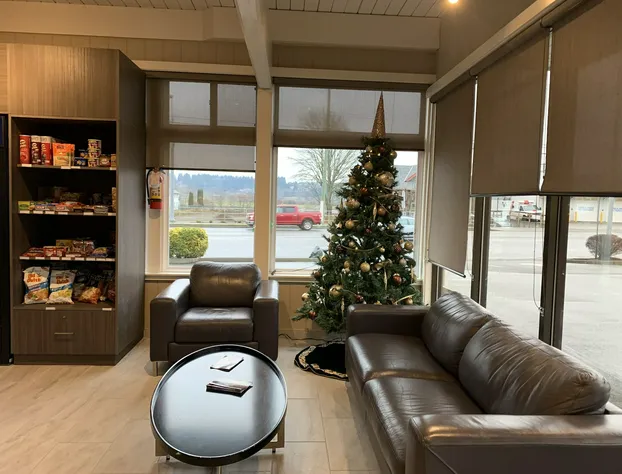 Super 8 by Wyndham Courtenay hotel detail image 4