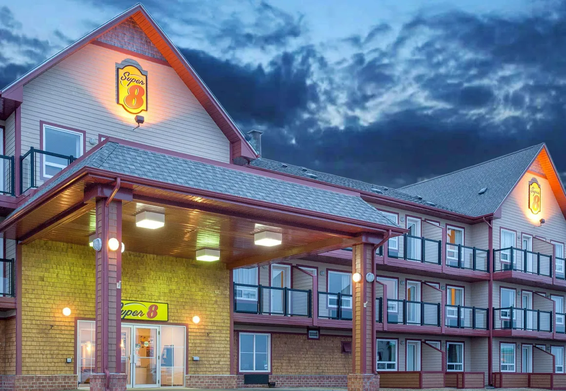 Super 8 by Wyndham Caraquet hotel hero