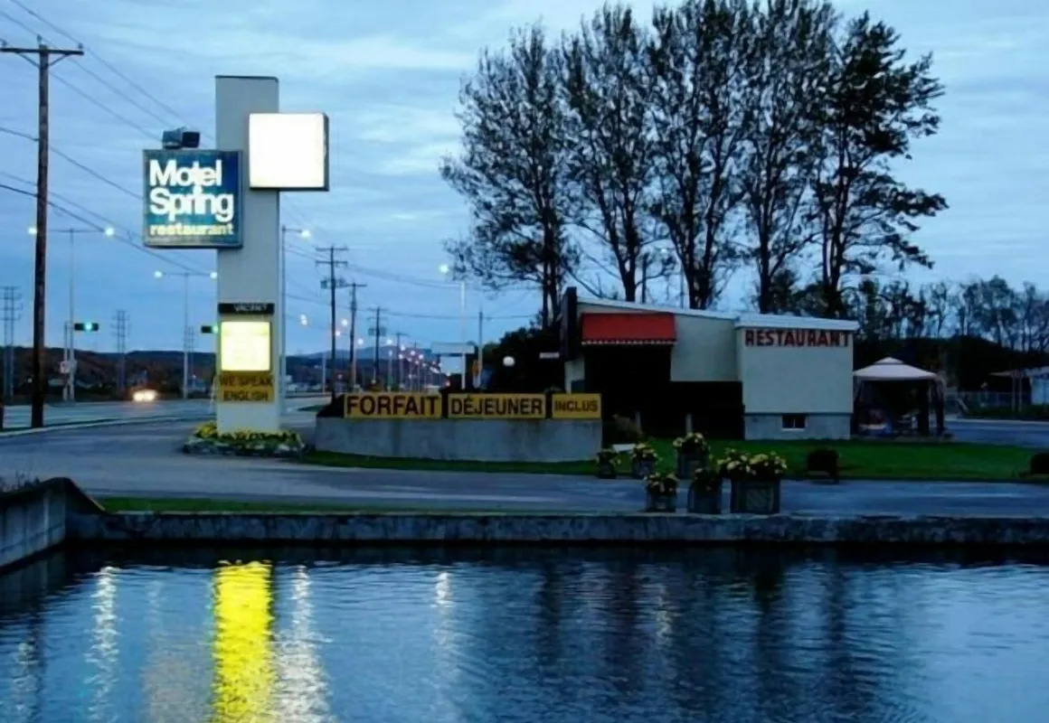 Motel Spring hotel hero