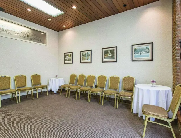 Quality Inn & Suites Downtown hotel detail image 4