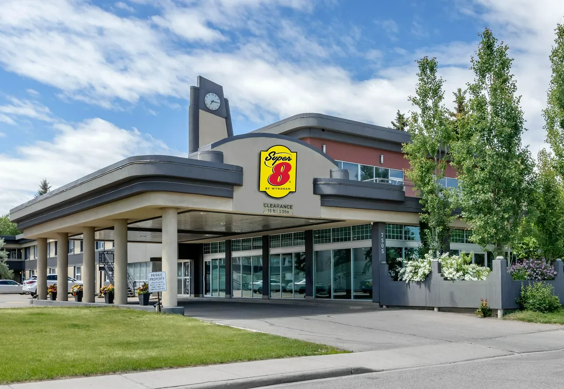 Super 8 by Wyndham Macleod Trail Calgary hotel hero