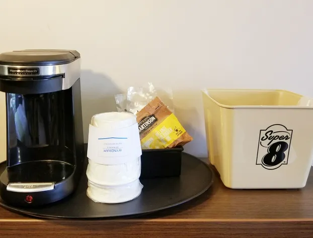 Super 8 by Wyndham Brandon MB hotel detail image 3