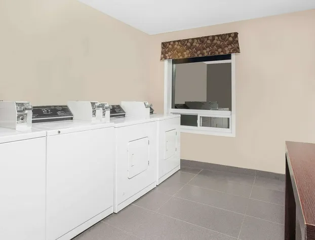 Super 8 by Wyndham Brandon MB hotel detail image 4