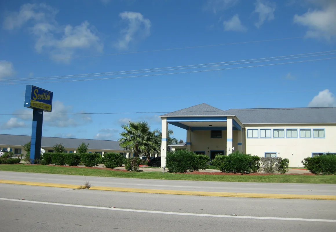 Scottish Inn and Suites hotel hero