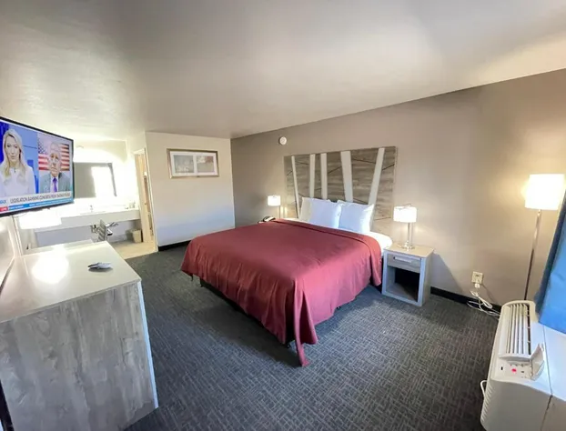 Excellent Inn & Suites hotel detail image 4