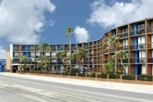 Commodore On The Beach hotel hero