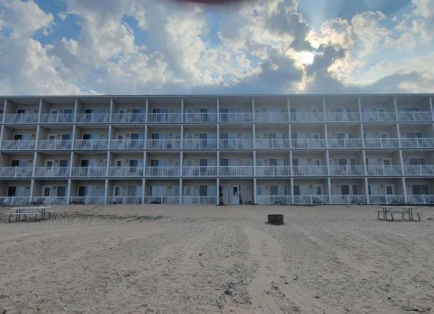 Mackinaw Beach & Bay Inn & Suites hotel detail image 1