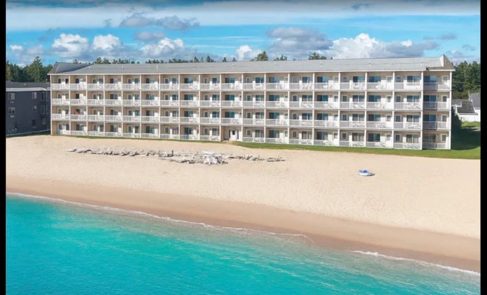 Mackinaw Beach & Bay Inn & Suites hotel hero