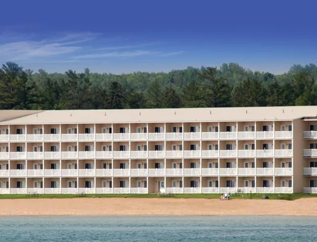Mackinaw Beach & Bay Inn & Suites hotel detail image 2