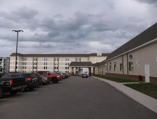 Mackinaw Beach & Bay Inn & Suites hotel detail image 4