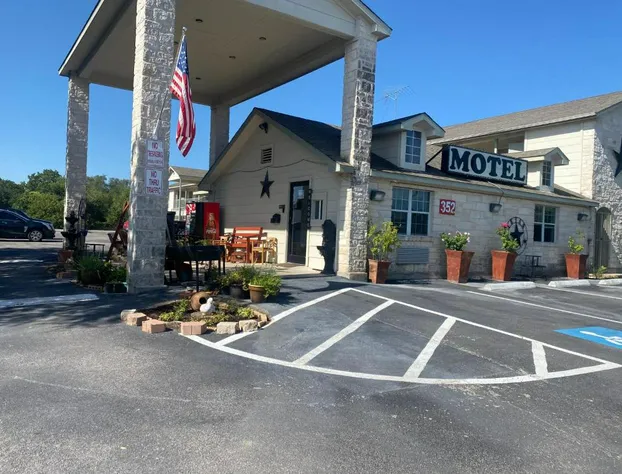 Cedar Creek Inn hotel detail image 1