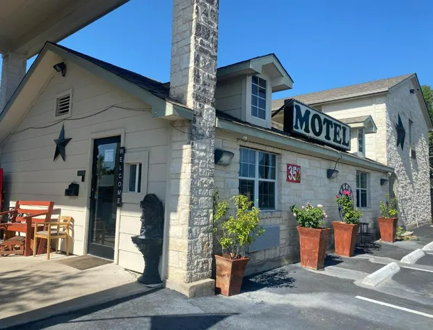 Cedar Creek Inn hotel detail image 4