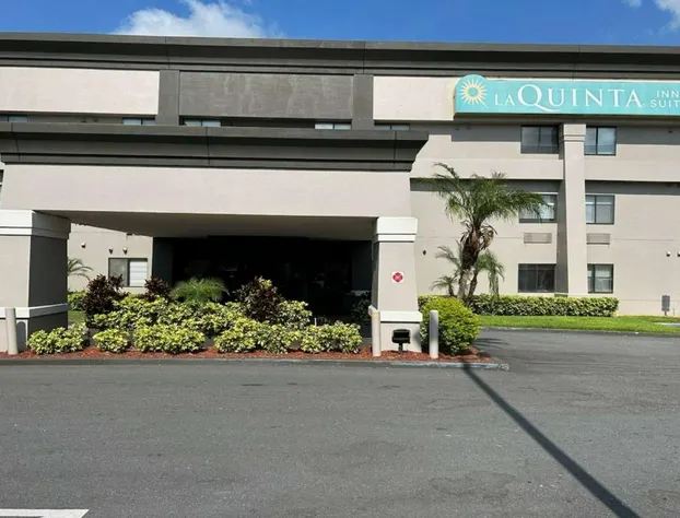 La Quinta Inn & Suites by Wyndham Orlando South hotel detail image 1